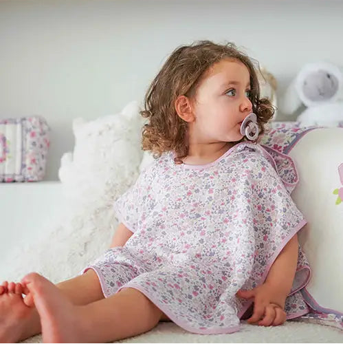 Muslin Poncho in Tiny Flowers (Pink) | Atelier Babbi