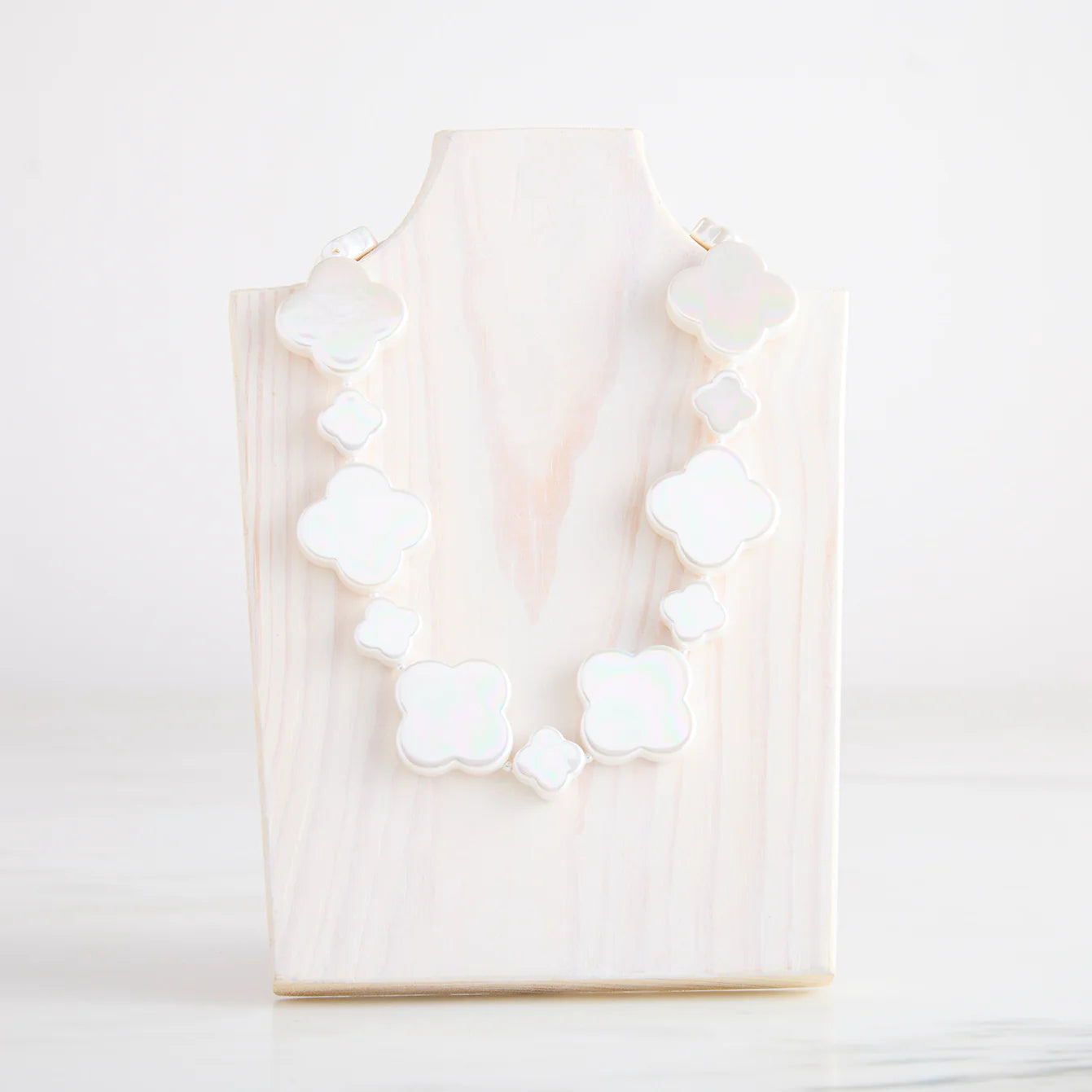 Mother of Pearl Clover Cooling Necklace