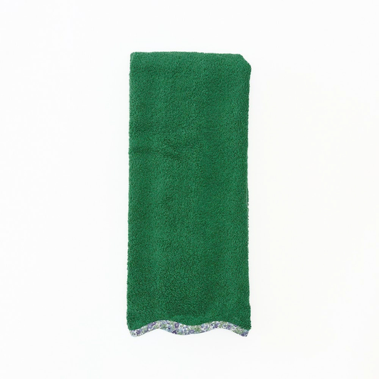 Scalloped Golf Towel in Green