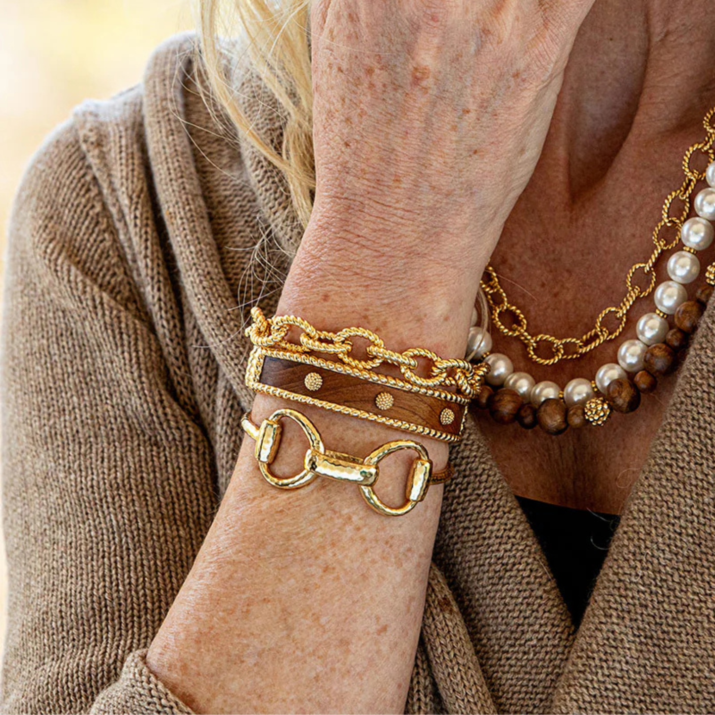 Equestrian Snaffle Bit Link Cuff in Gold, Capucine de Wulf
