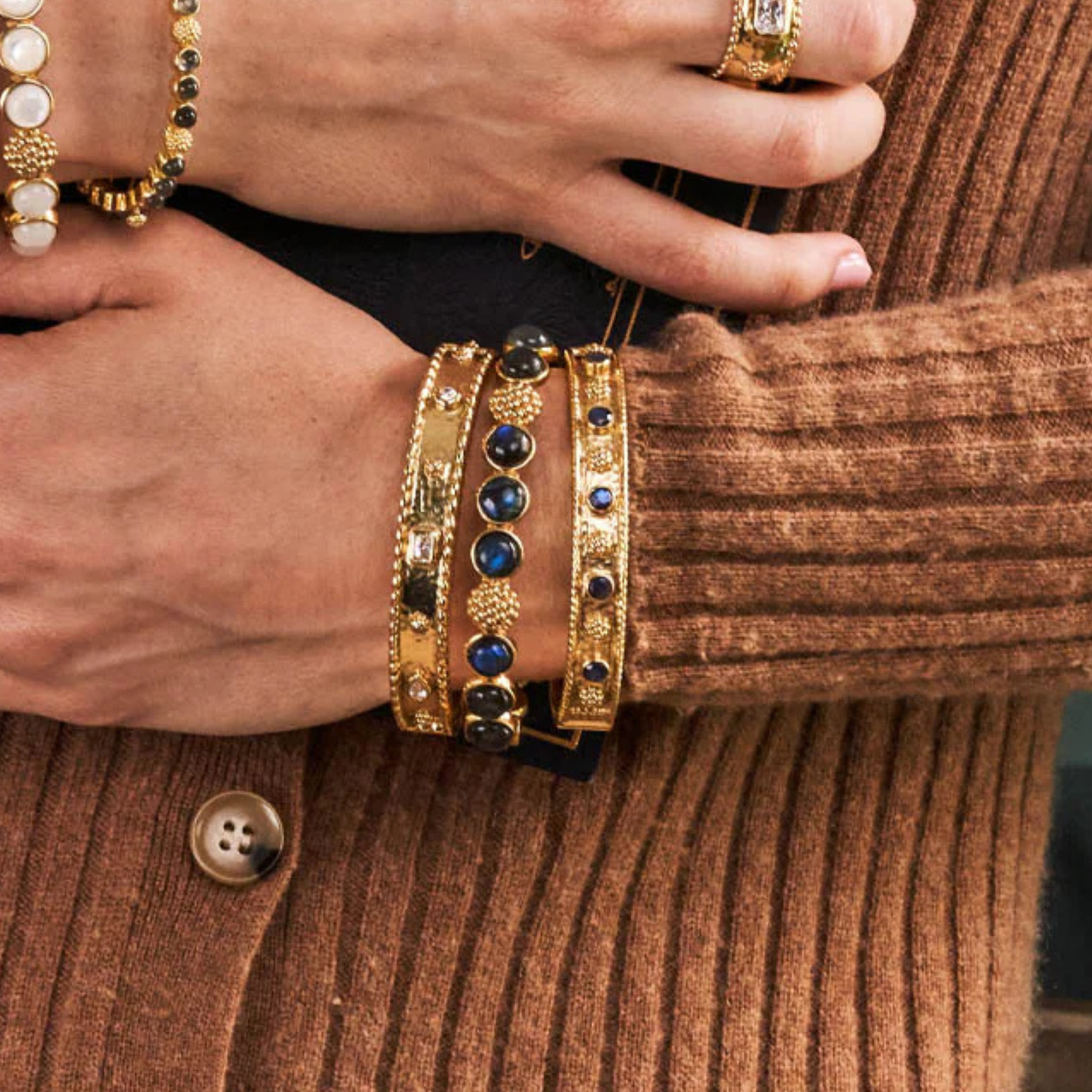 Berry Classic Hinged Bangle in Gold, Capucine de Wulf