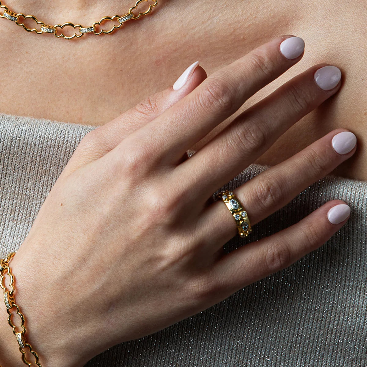 SIZE 8 Maharani Hammered Ring in Gold with Clear Cubic Zirconia, Capucine de Wulf