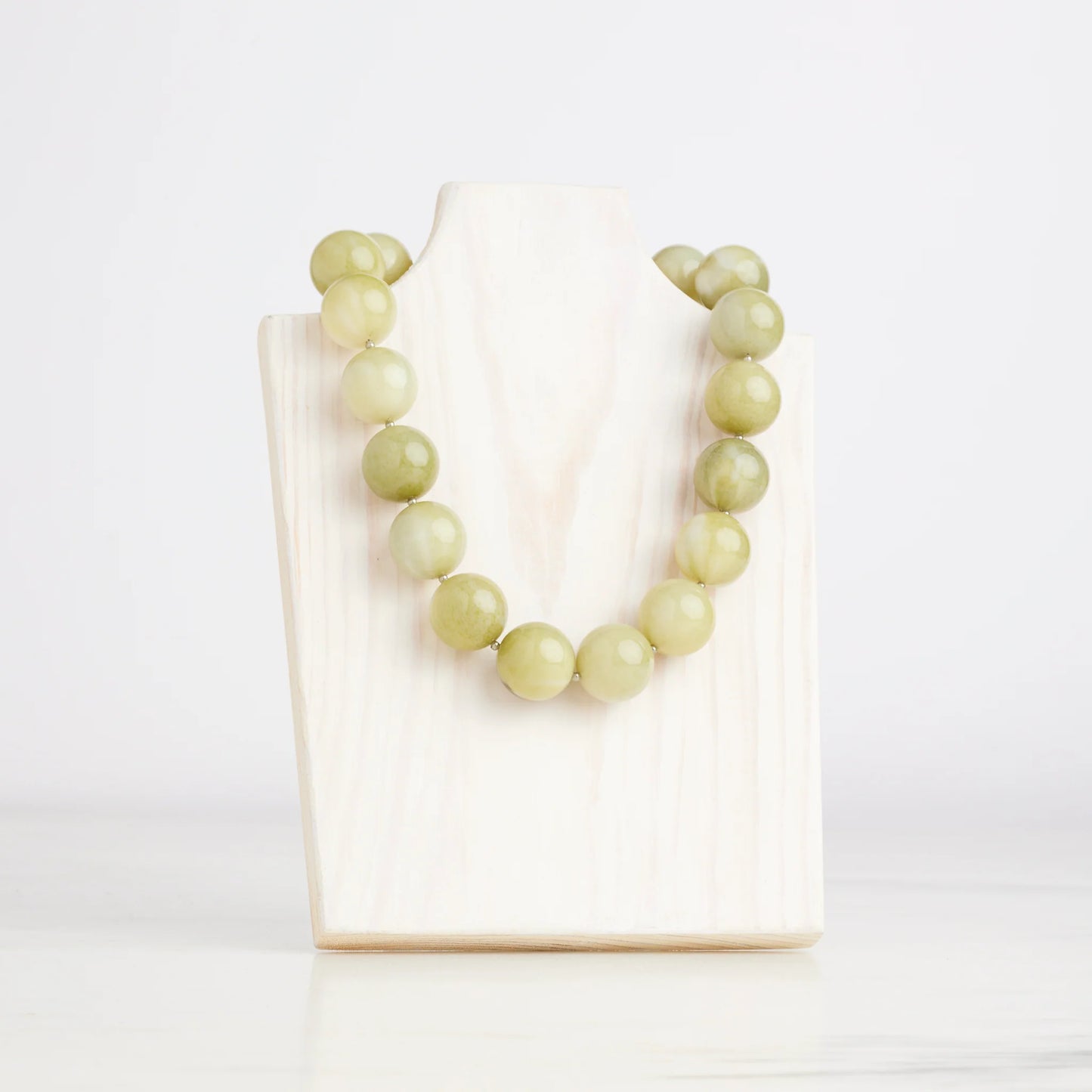 Hot Girl Pearls Necklace in Jade Pearl