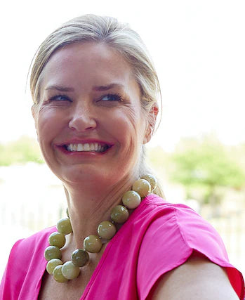 Hot Girl Pearls Necklace in Jade Pearl