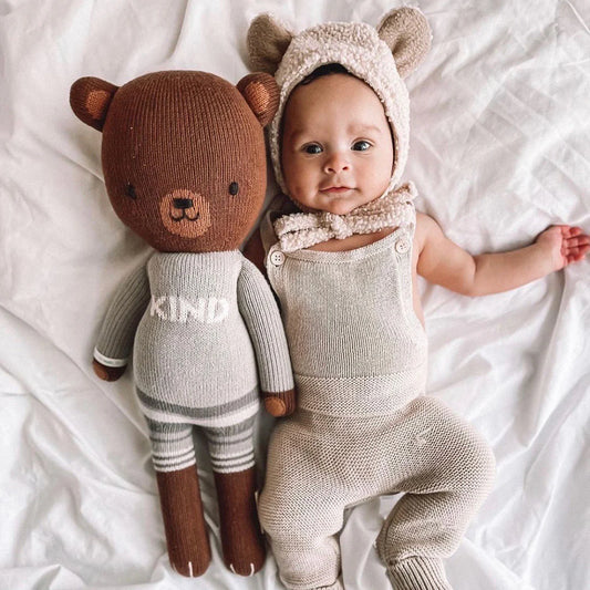 Oliver the Brown Bear, Cuddle+Kind