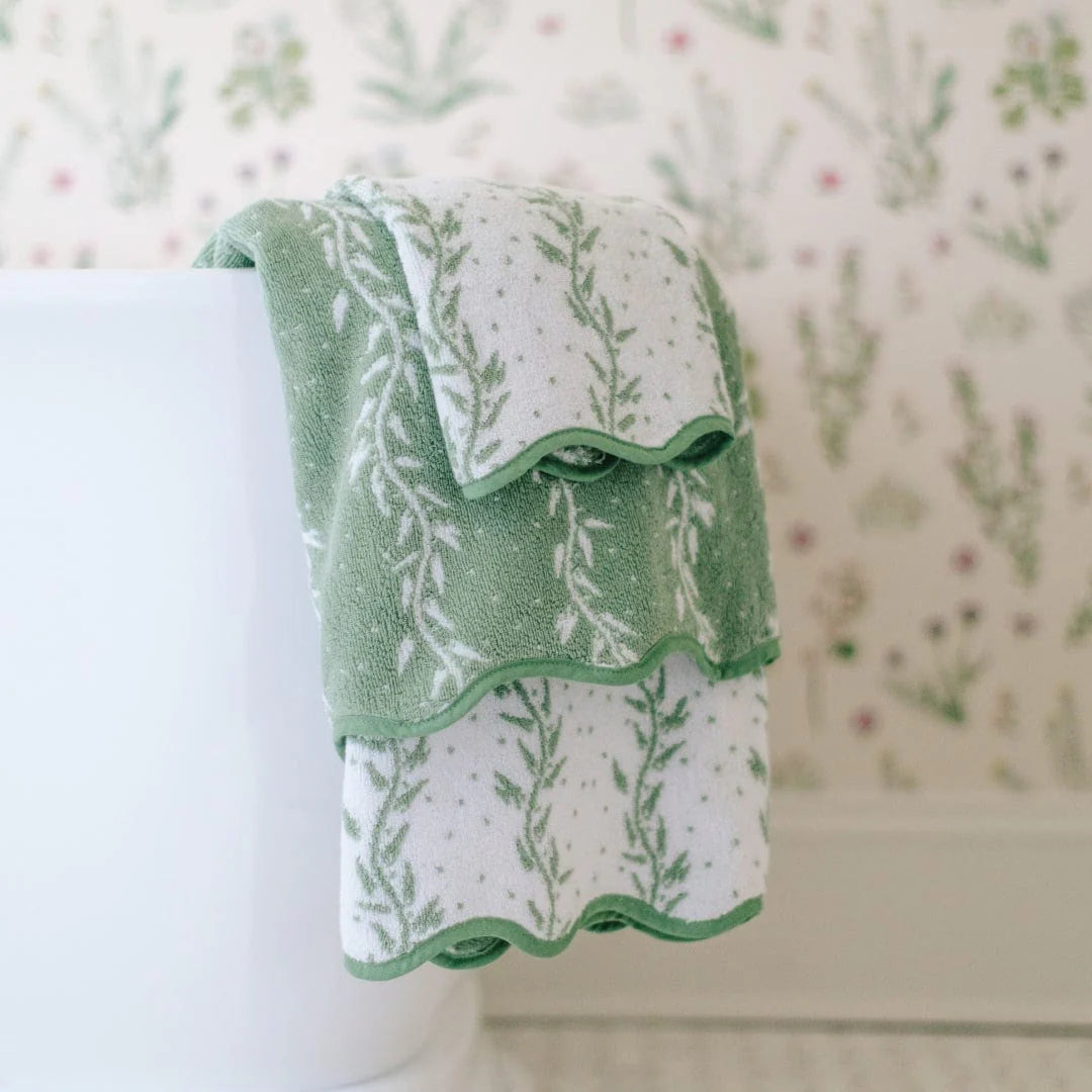 Scalloped Bath Towel in Willow