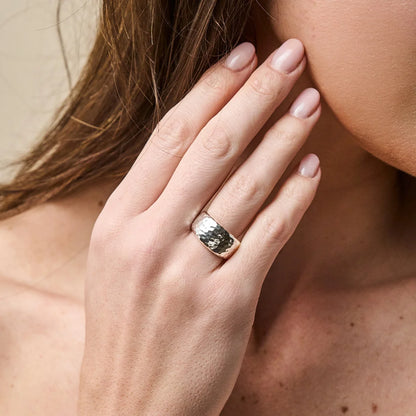 SIZE 7 Cleopatra Ring Band in Silver, Capucine de Wulf