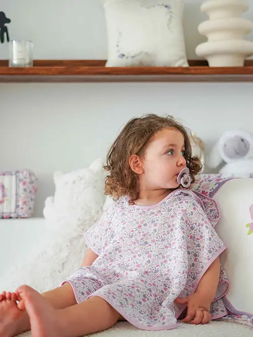 Muslin Poncho in Tiny Flowers (Pink) | Atelier Babbi
