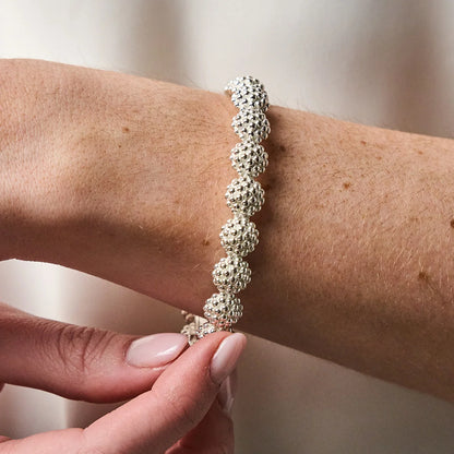 Berry Eternity Small Hinged Bangle in Silver, Capucine de Wulf