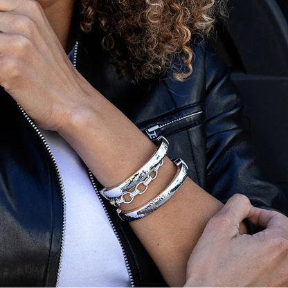 Cleopatra Oval Hinged Bangle in Silver, Capucine de Wulf