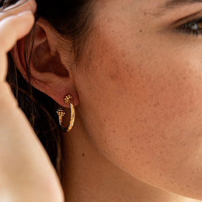 Berry Small Hoop Earrings in Hammered Gold, Capucine de Wulf