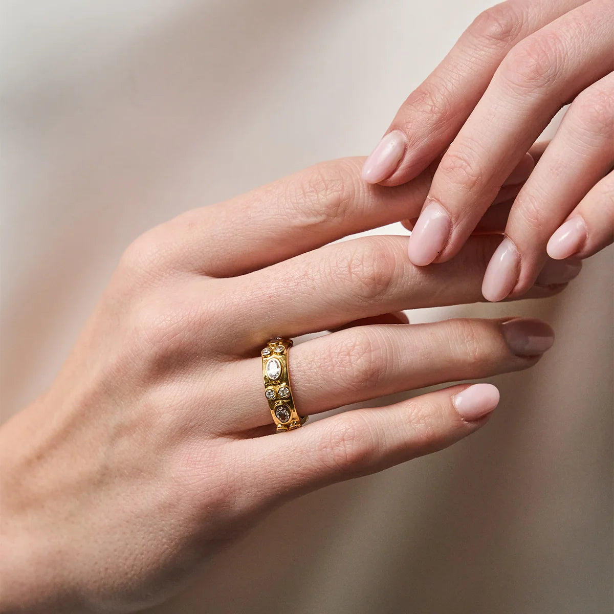 SIZE 8 Maharani Hammered Ring in Gold with Clear Cubic Zirconia, Capucine de Wulf
