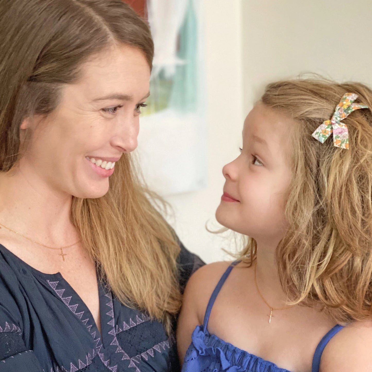 Helmsie Mama & Me Cross Necklace Set