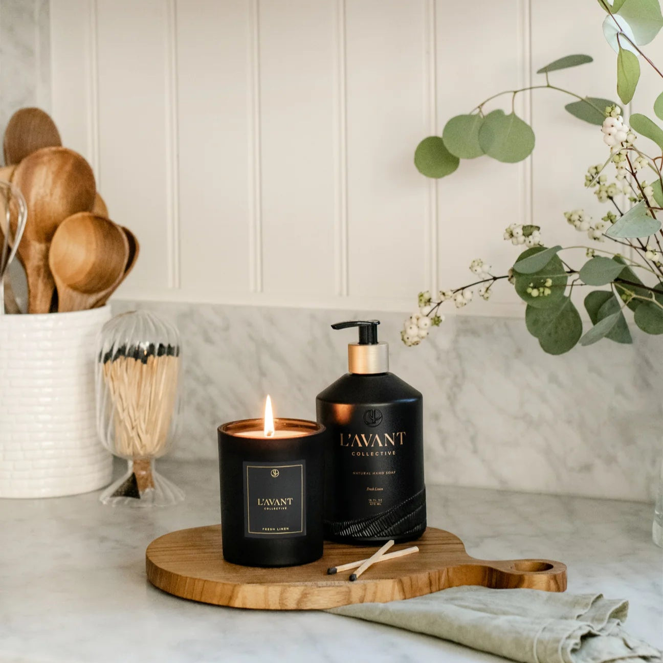 L'Avant Collective Fresh Linen Candle in Black