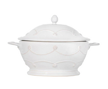 Load image into Gallery viewer, Berry &amp; Thread Whitewash Casserole with Lid - Juliska