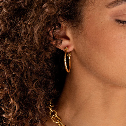 Berry Medium Hoop Earrings in Gold, Capucine de Wulf