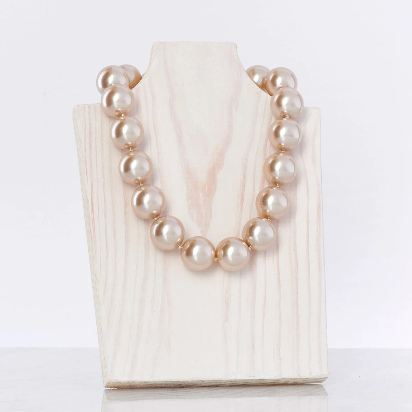 Hot Girl Pearls Necklace in Champagne Pearl