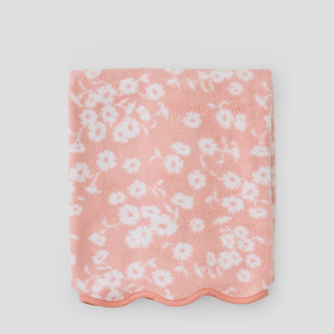 Scalloped Bath Towel in Coral Margot