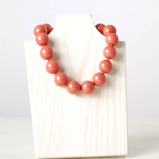 Hot Girl Pearls Necklace in Coral