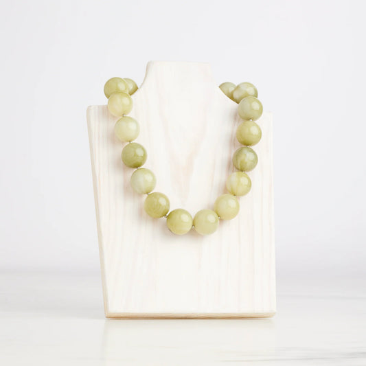 Hot Girl Pearls Necklace in Jade Pearl