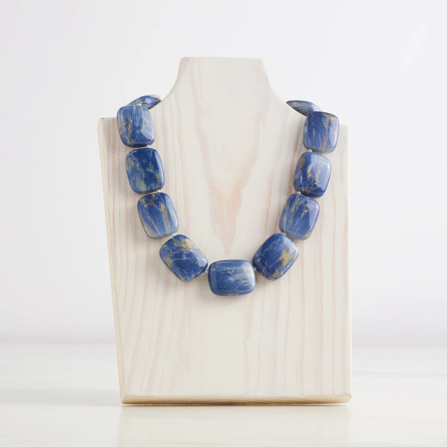 Hot Girl Pearls Chicklet Necklace in Blue Lapis