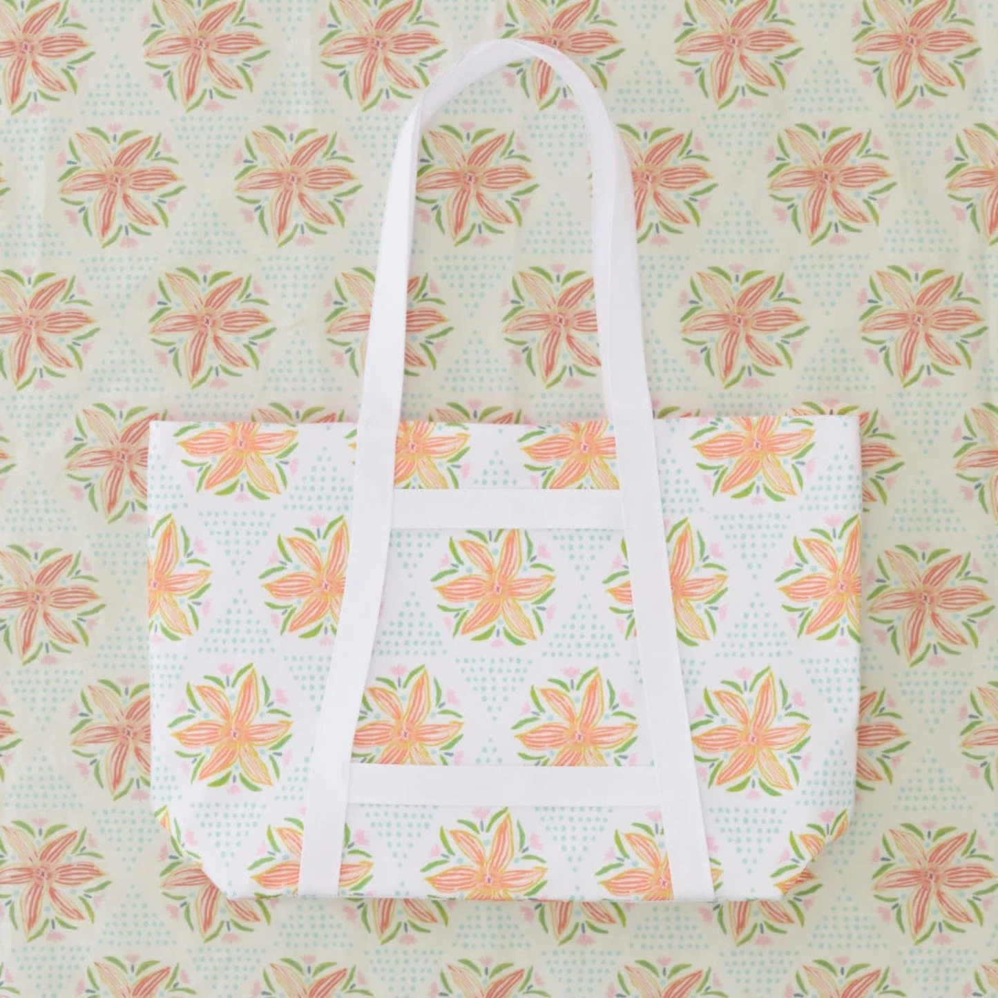 Lulie Wallace Hat Holding Tote Bag in Savannah