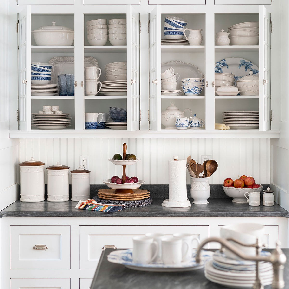 Juliska Berry & Thread Whitewash Paper Towel Holder